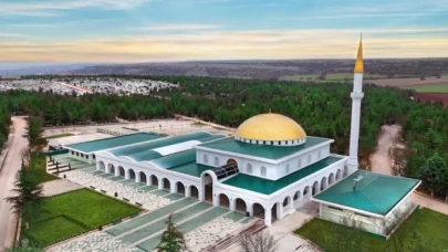 Özgür Özel 100. Yıl Camisi’ni açtı