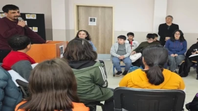 Tiyatro ve Drama Eğitmeni Gökmen Okdayan öğrencilerle buluştu.