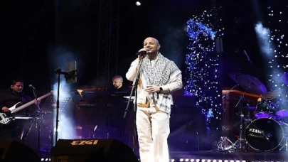 Ünlü şarkıcı Maher Zain, en güzel ilahilerini Osmangazi Meydanı’nda söyledi
