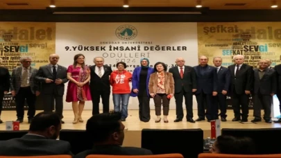 Üsküdar’IN 9. Yüksek İnsanî Değerler Ödülleri sahiplerini buldu