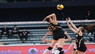 VakıfBank, sahasında kazanmaya devam ediyor
