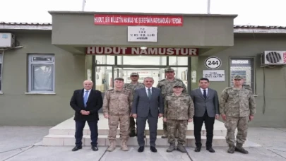 Vali Akkoyun, Suriye sınırında görev yapan askerlerle iftar yaptı