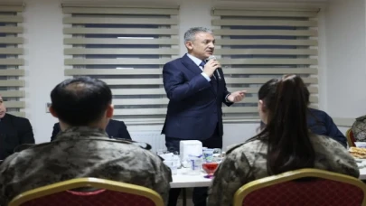 Vali Tuncay Akkoyun ilk iftarını Özel Harekat Polisleri ile yaptı