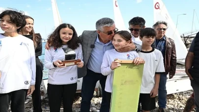 Yat Yelken Kulübü’nden Başkan Topaloğlu’na teşekkür plaketi