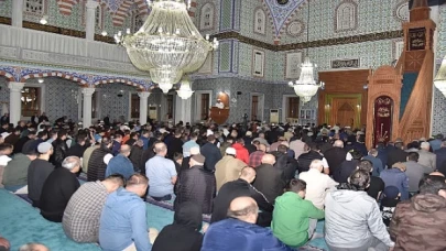 11 Ayın Sultanı Ramazan-ı Şerif Ayı içerisinde idrak edilen bin aydan daha hayırlı olan Kadir Gecesi’nde Kartepe’de camilerden semaya dualar yükseldi