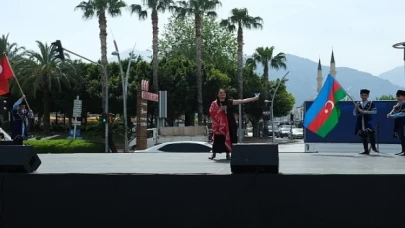 23 Nisan Ulusal Egemenlik ve Çocuk Bayramı kutlamaları kapsamında Azerbaycan Dans Toplulukları Kemer’de gösteri yaptı