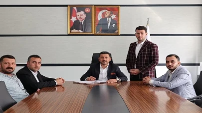 31 Mart Mahalli İdareler Seçimlerinin ardından mazbatasını alarak görevine başlayan Rasim Arı, Nevşehir Belediye Başkanı olarak ilk imzasını attı