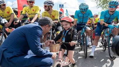 59. Cumhurbaşkanlığı Türkiye Bisiklet Turu’nun 3. Etabı olan Fethiye ?? Marmaris etabında 23 Nisan Ulusal Egemenlik ve Çocuk Bayramı coşkuyla kutluyor