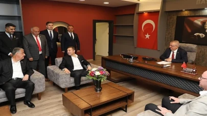 Ahmet Akın, Edremit Belediyesi’ni ziyaret etti