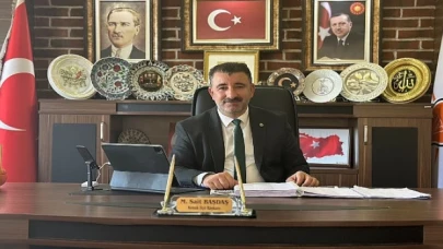 AK Parti  Konak İlçe Başkanı Başdaş’tan çağrı “Konak Belediyesi’nin borç pankartını asın”