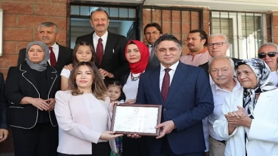 Aliağa Belediye Başkanı Serkan Acar Mazbatasını Aldı