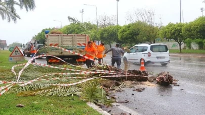 Antalya Büyükşehir’de 1200 personel fırtınada hazır bekledi