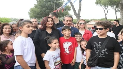 Aydın Büyükşehir Belediye Başkanı Özlem Çerçioğlu, Efeler Belediye Başkanı Anıl Yetişkin ile birlikte Tekstil Park’ta çocuklarla bir araya geldi