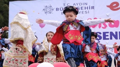 Aydın Büyükşehir Belediyesi’nin çocuk gelişim merkezlerinde, Türkiye Büyük Millet Meclisi’nin kuruluşunun 104. yıl dönümü ve Ulusal Egemenlik ve Çocuk Bayramı coşkuyla kutlandı