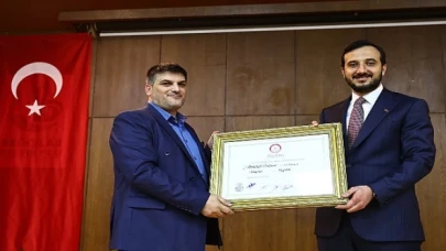 Bağcılar Belediye Başkanı Abdullah Özdemir, mazbatasını aldı