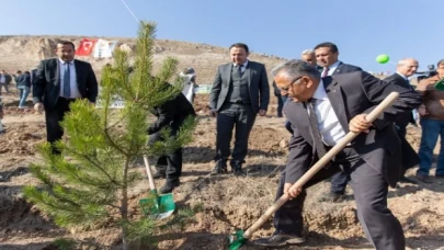 Bakanlık ve  ile Büyükşehir Belediyesi’nden Erciyes’te ağaçlandırma töreni