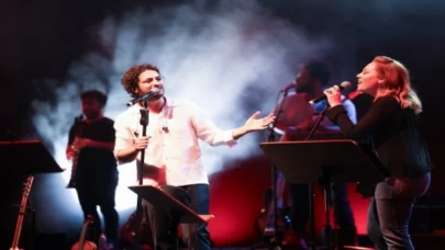 Barabar ve Demet Evgar’dan sahne şov