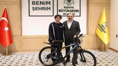 Başkan Altay Örnek Davranışıyla Sosyal Medyada Büyük Beğeni Toplayan Liseli Gençle Buluştu