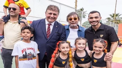 Başkan Cemil Tugay Göztepe’nin 23 Nisan programına katıldı “Bütün İzmir’in belediye başkanıyım”