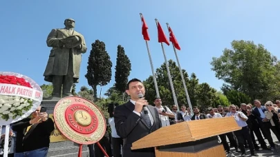 Bayraklı’da Başkan İrfan Önal mazbatasını aldı  “Az uyuyup, çok çalışacağız”