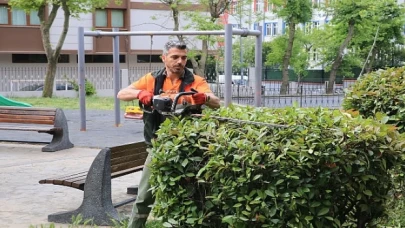Bayrampaşa’daki parklarda bahar temizliği ve bakım çalışması yapılıyor