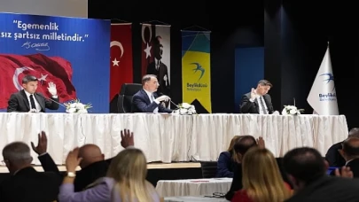 Beylikdüzü Belediyesi, yeni dönemin ilk meclis toplantısını Beylikdüzü Belediye Başkanı Mehmet Murat Çalık başkanlığında gerçekleştirdi