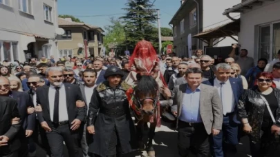 Bursa Osmangazi’de köy düğünü coşkusu... Bin yıllık gelenek yaşatıldı