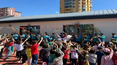 Büyükşehirin çocuk kütüphanesinde “23 Nisan” coşkusu