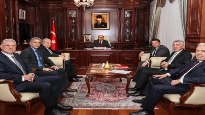 CHP’li ilçe belediye başkanları önce Valiliği, daha sonra Büyükşehir’i ziyaret etti