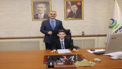 Çiftçi, koltuğunu minik başkana devretti