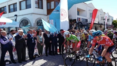 Cumhurbaşkanlığı Bisiklet Turu’nun 7. etabı büyük bir coşkuyla Çeşme’de başladı