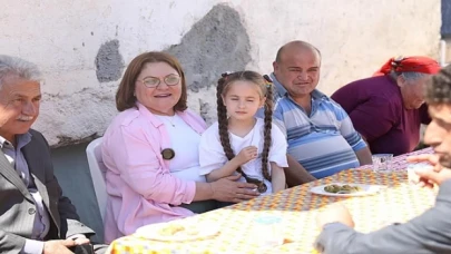 Didim Belediye Başkanı Hatice Gençay, Ramazan Bayramı dolayısıyla Akköy, Akyeniköy ve Altınkum’da vatandaşlarla bir araya gelerek bayramlarını kutladı