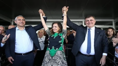 Dr. Cemil Tugay, Karşıyaka’daki görevini B. Yıldız Ünsal’a devretti