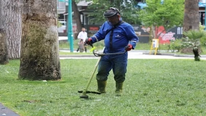 Edremit’te parklara bahar bakımı