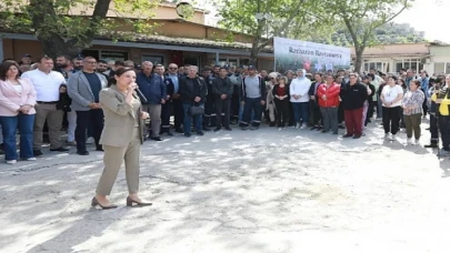 Efes Selçuk Belediye Başkanı Filiz Ceritoğlu Sengel, Ramazan Bayramı dolayısıyla belediye emekçileri ile bayramlaştı