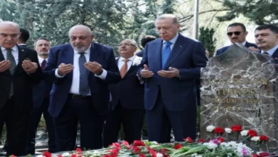 Erdoğan’dan Türkeş’in kabrine ziyaret