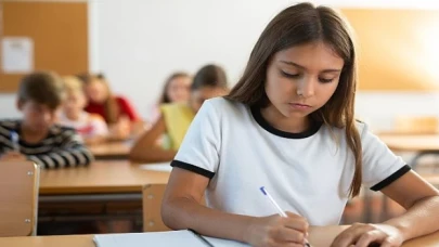 EY, deprem bölgesindeki öğrencilerin kesintisiz eğitime erişimi için desteklerini sürdürüyor