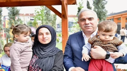 Fatih Belediye Başkanı M. Ergün Turan, Karasurları Millet Bahçesi’nde vatandaşlarla buluşarak samimi sohbetlerine katıldı