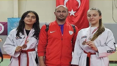 Foça Belediyespor Kulübü, Taekwondo Yıldızlar İzmir İl Şampiyonası’nda bir altın ve iki bronz madalya ile kürsüye çıktı