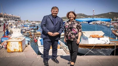 Foça’da Cemil Tugay’a yoğun ilgi