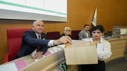 Gaziemir’de Ünal Işık yönetiminde ilk meclis