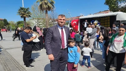 Gölcük Belediyesi’nin Ramazan Bayramı kapsamında Anıtpark’ta hazırladığı oyun alanını dolduran çocuklar, coşku içerisinde doyasıya eğlendiler