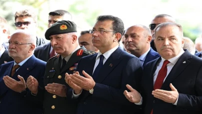 İBB Başkanı Ekrem İmamoğlu, 8’nci Cumhurbaşkanı Turgut Özal’ın vefatının 31’nci yıl dönümü dolayısıyla düzenlenen anma törenine katıldı
