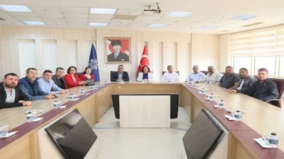 İncirliova Esnaf ve Sanatkarlar Odası Başkanı Ercan Uçak ve yönetim kurulu üyeleri, Aydın Büyükşehir Belediye Başkanı Özlem Çerçioğlu’na nezaket ziyaretinde bulundu