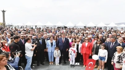 İzmir Büyükşehir Belediye Başkanı Dr. Cemil Tugay CHP’nin 23 Nisan törenine katıldı