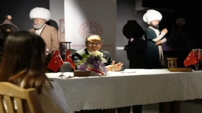 İzmir’de Milli Eğitim Müdürü Dr. Yahşi gençlerle buluştu