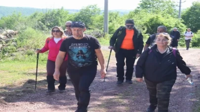 İzmit’te 23 Nisan etkinlikleri doğa yürüyüşü ile başladı