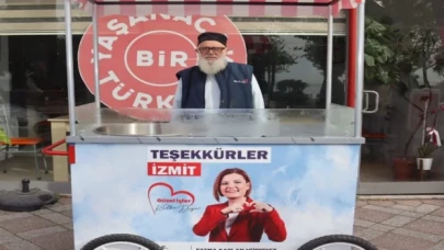 İzmit’te Başkan sözünü tuttu, pamuk şekeri arabasına kavuştu