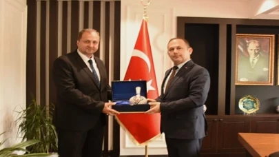 İznik Belediye Başkanı Kağan Mehmet Usta il genelindeki resmi kurumlara ziyaret gerçekleştirdi.