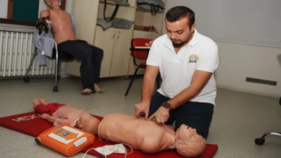 Karşıyaka’da ilk yardım kursları aralıksız devam ediyor
